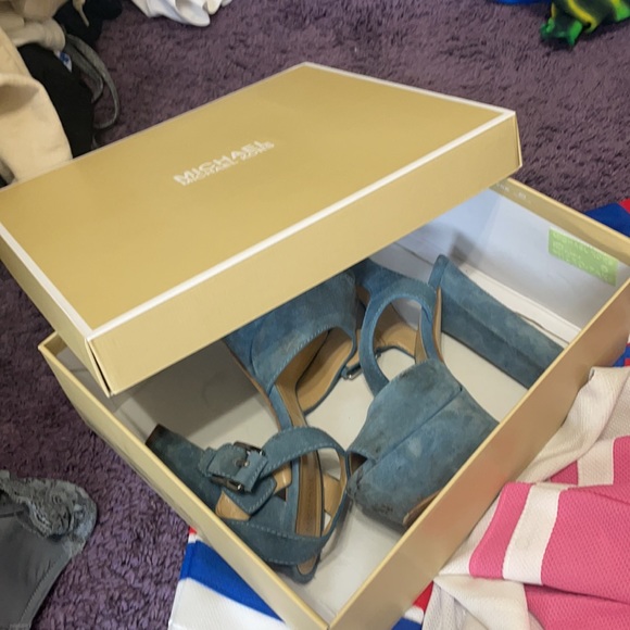 Michael kors blue heels - Picture 2 of 10